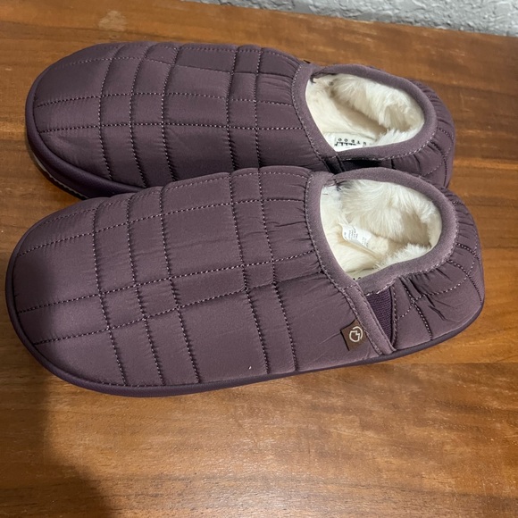 Magellan Outdoors Quilted Slippers - Purple- Size: 8 (NWOT) - Picture 5 of 8